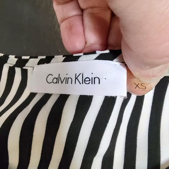 Calvin Klein Black & White Striped Pullover Roll Tab Sleeve Blouse Size XS - Picture 11 of 13